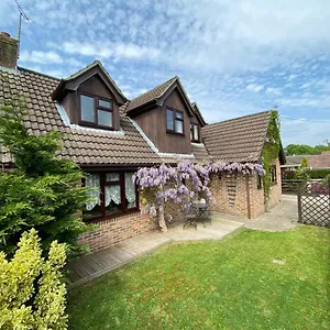  Holiday home Stunning Rustic Home, New Forest National Park